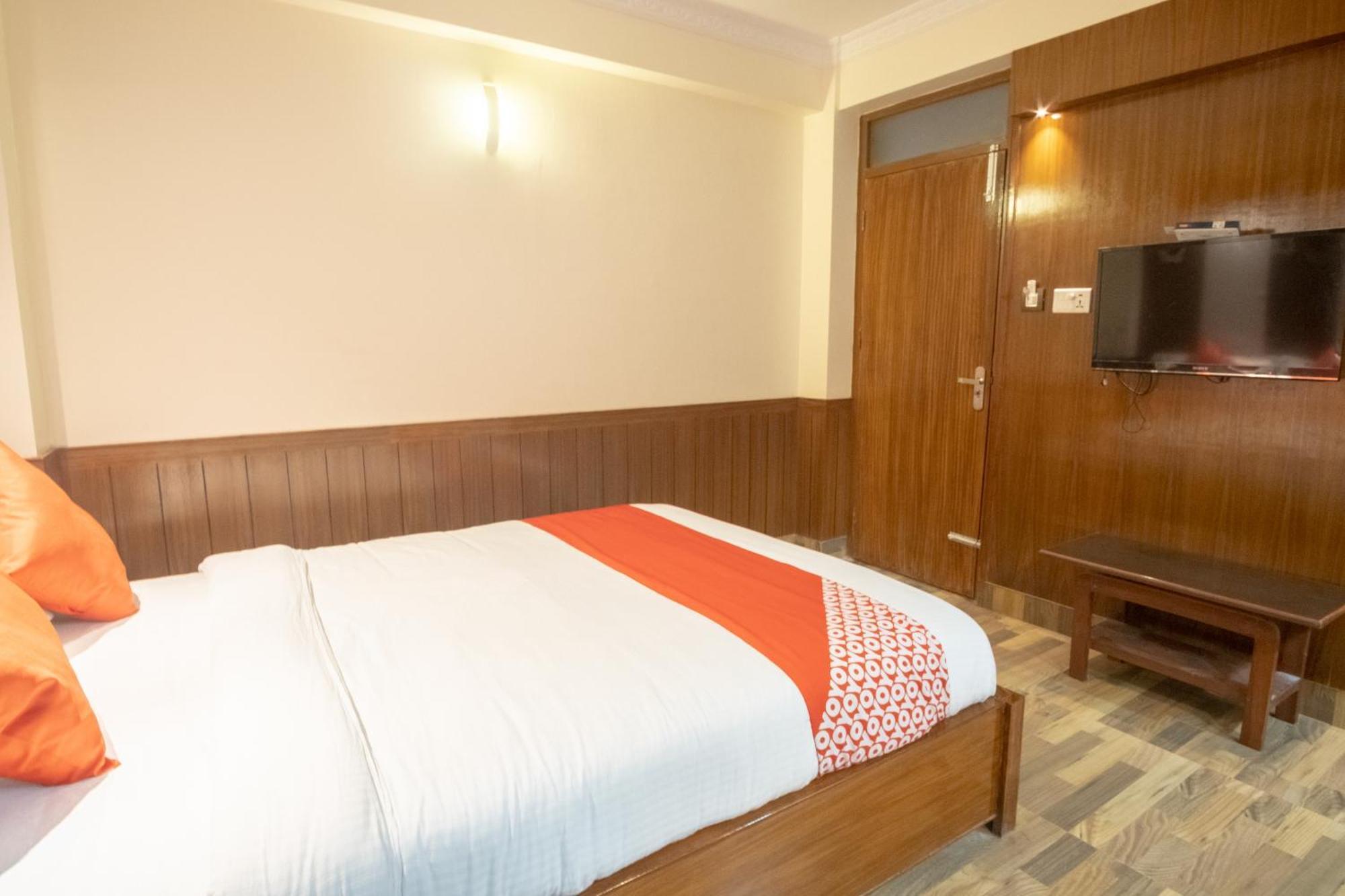 Oyo 304 Hotel Manama Balaju Экстерьер фото