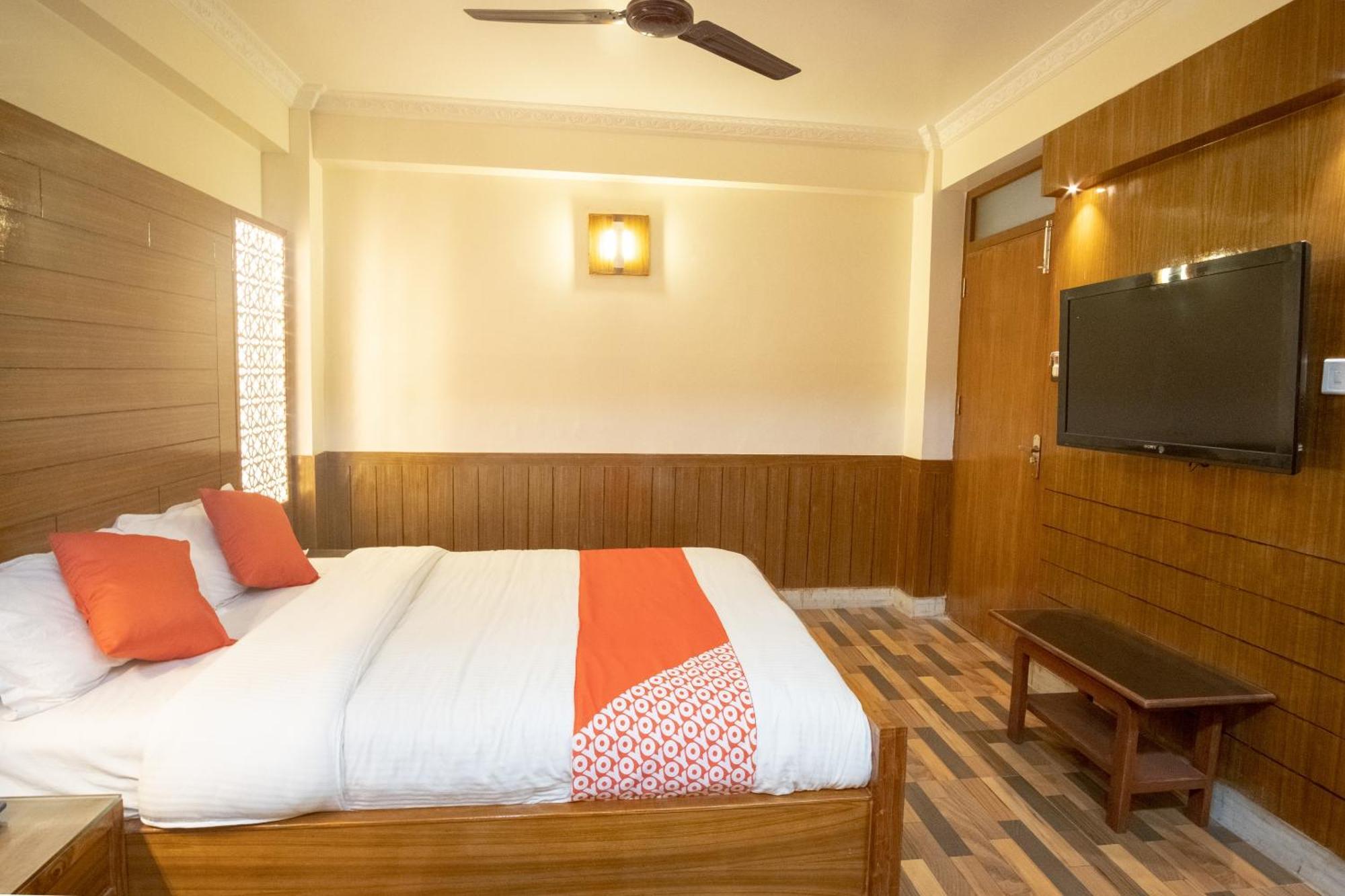 Oyo 304 Hotel Manama Balaju Экстерьер фото