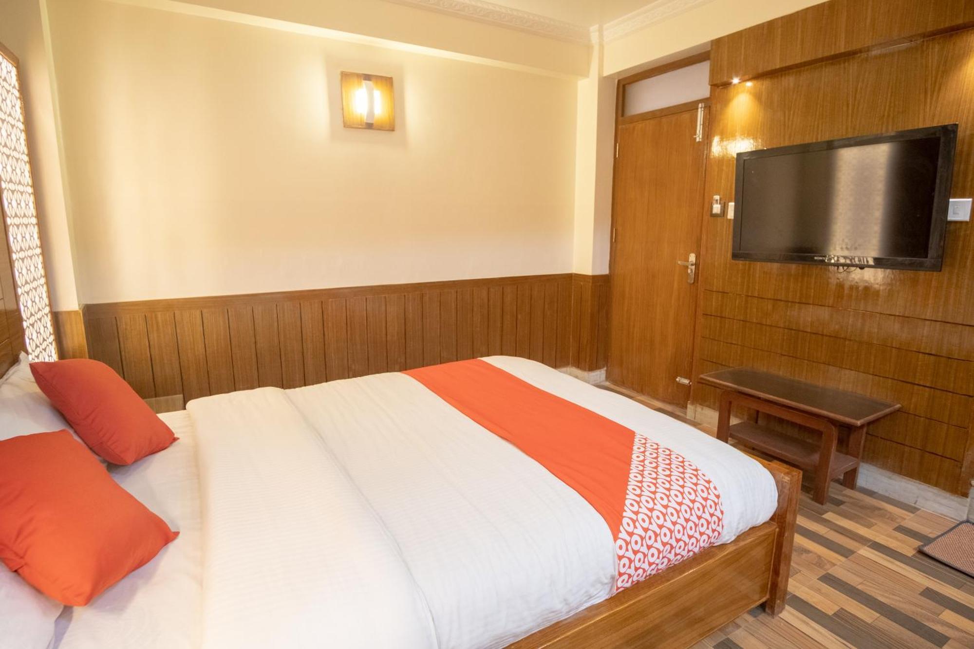 Oyo 304 Hotel Manama Balaju Экстерьер фото