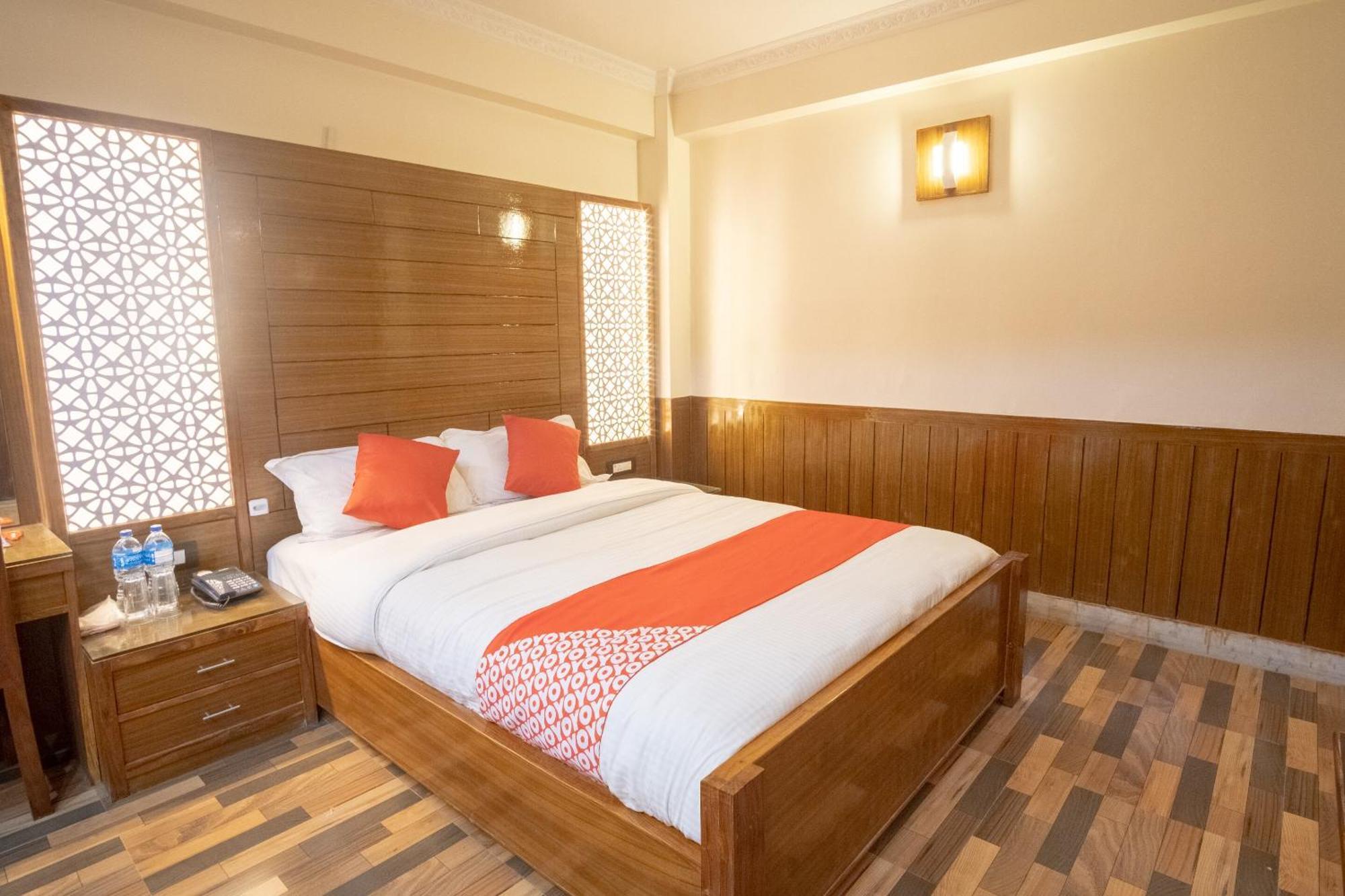 Oyo 304 Hotel Manama Balaju Экстерьер фото