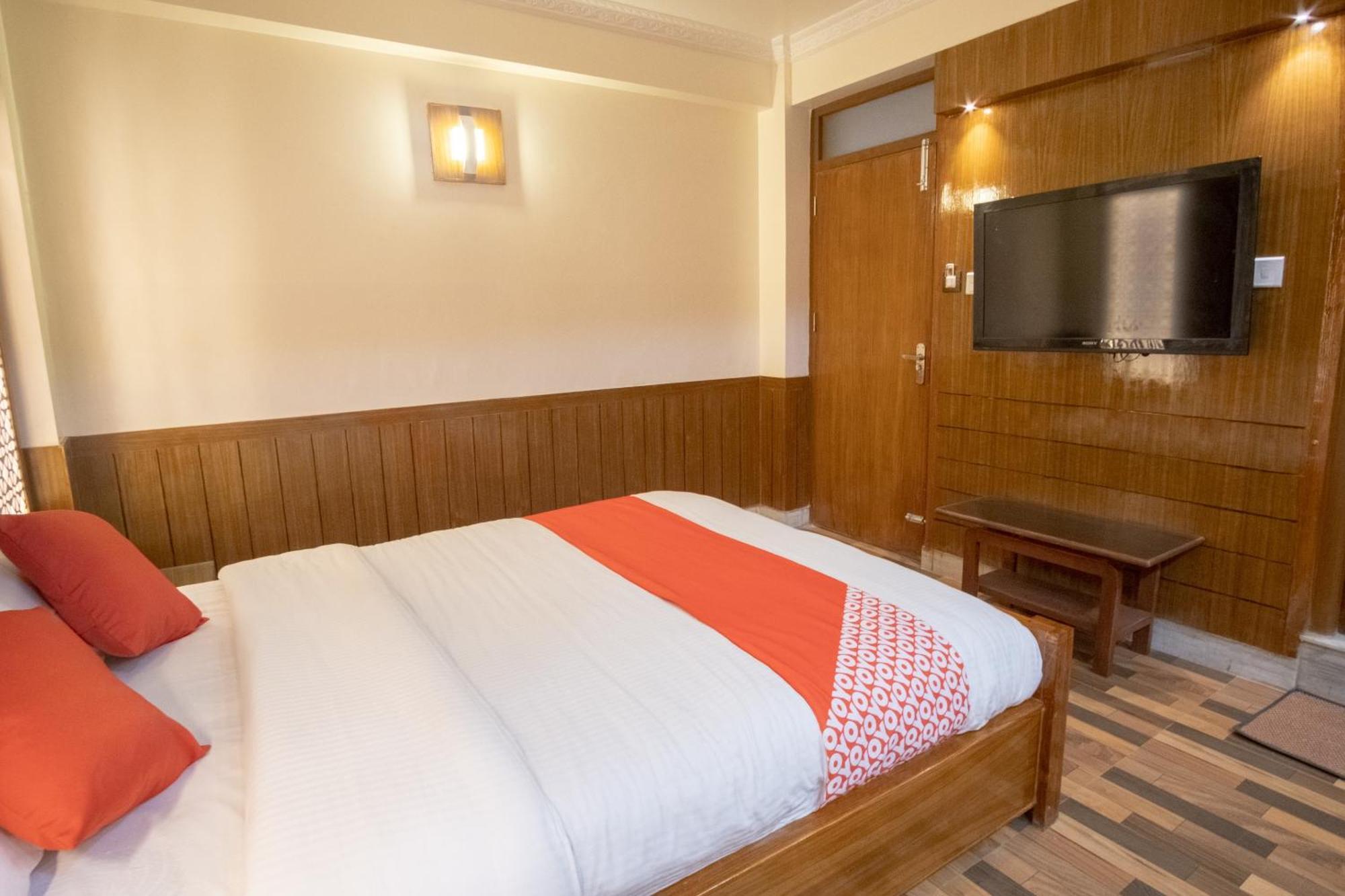 Oyo 304 Hotel Manama Balaju Экстерьер фото