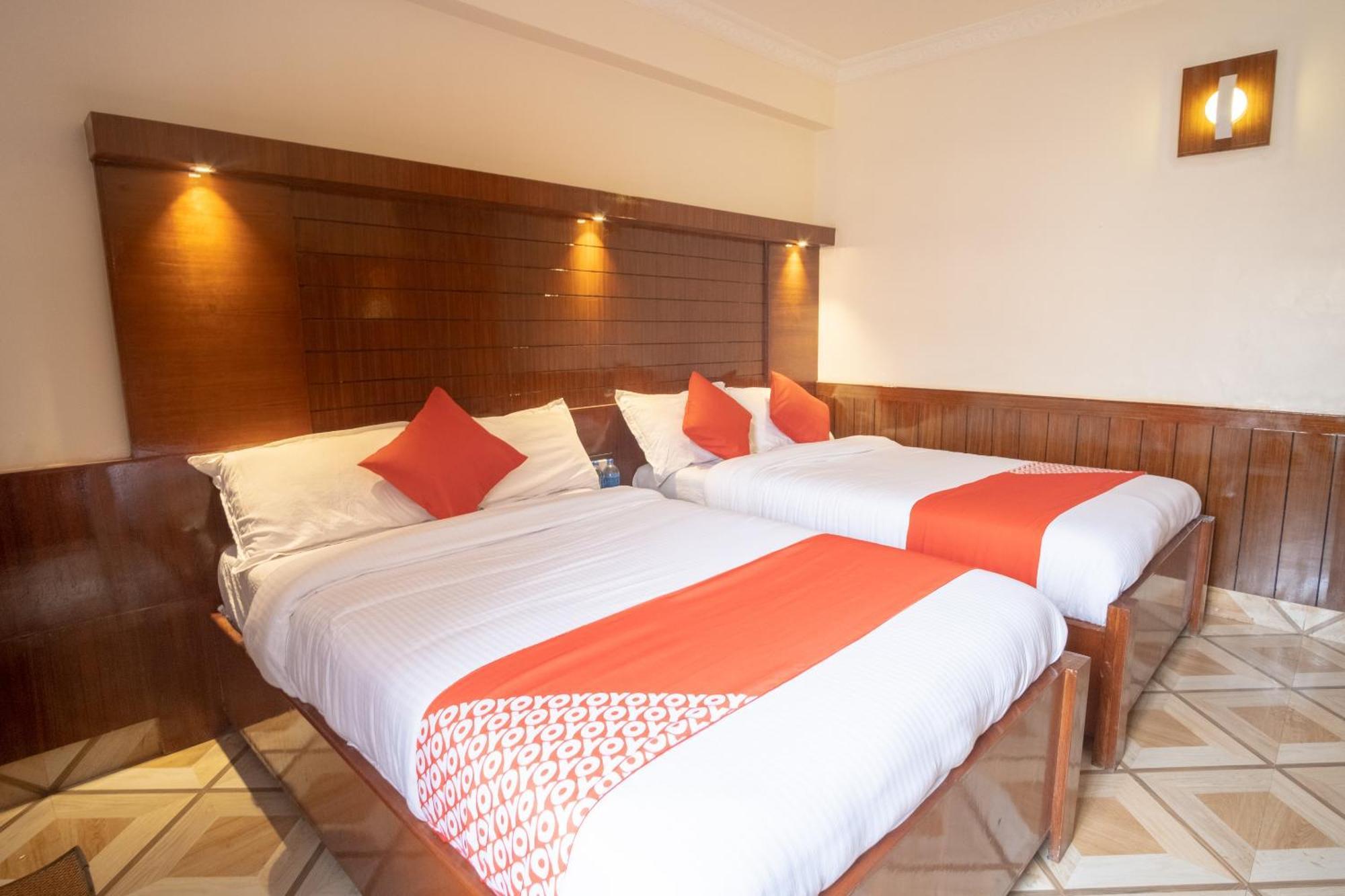 Oyo 304 Hotel Manama Balaju Экстерьер фото