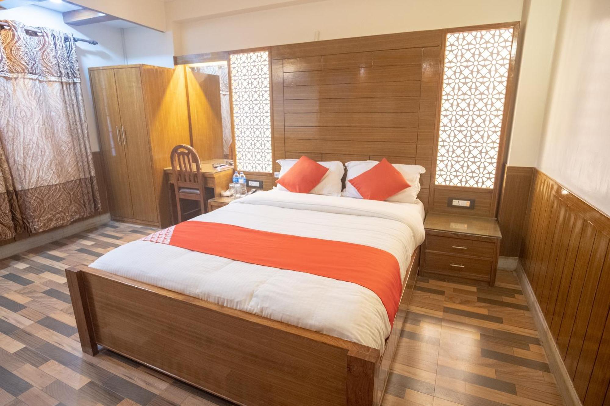 Oyo 304 Hotel Manama Balaju Экстерьер фото