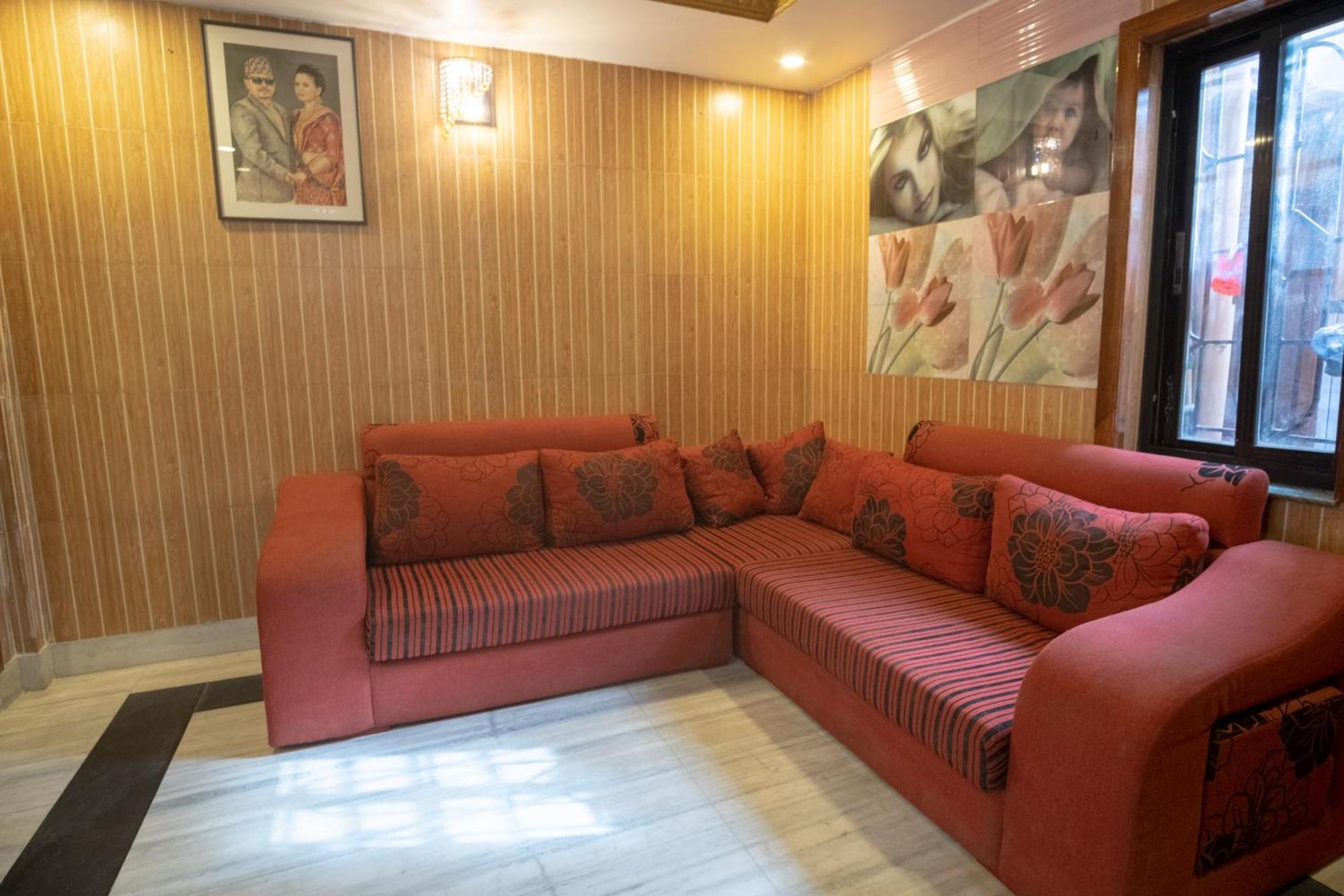 Oyo 304 Hotel Manama Balaju Экстерьер фото