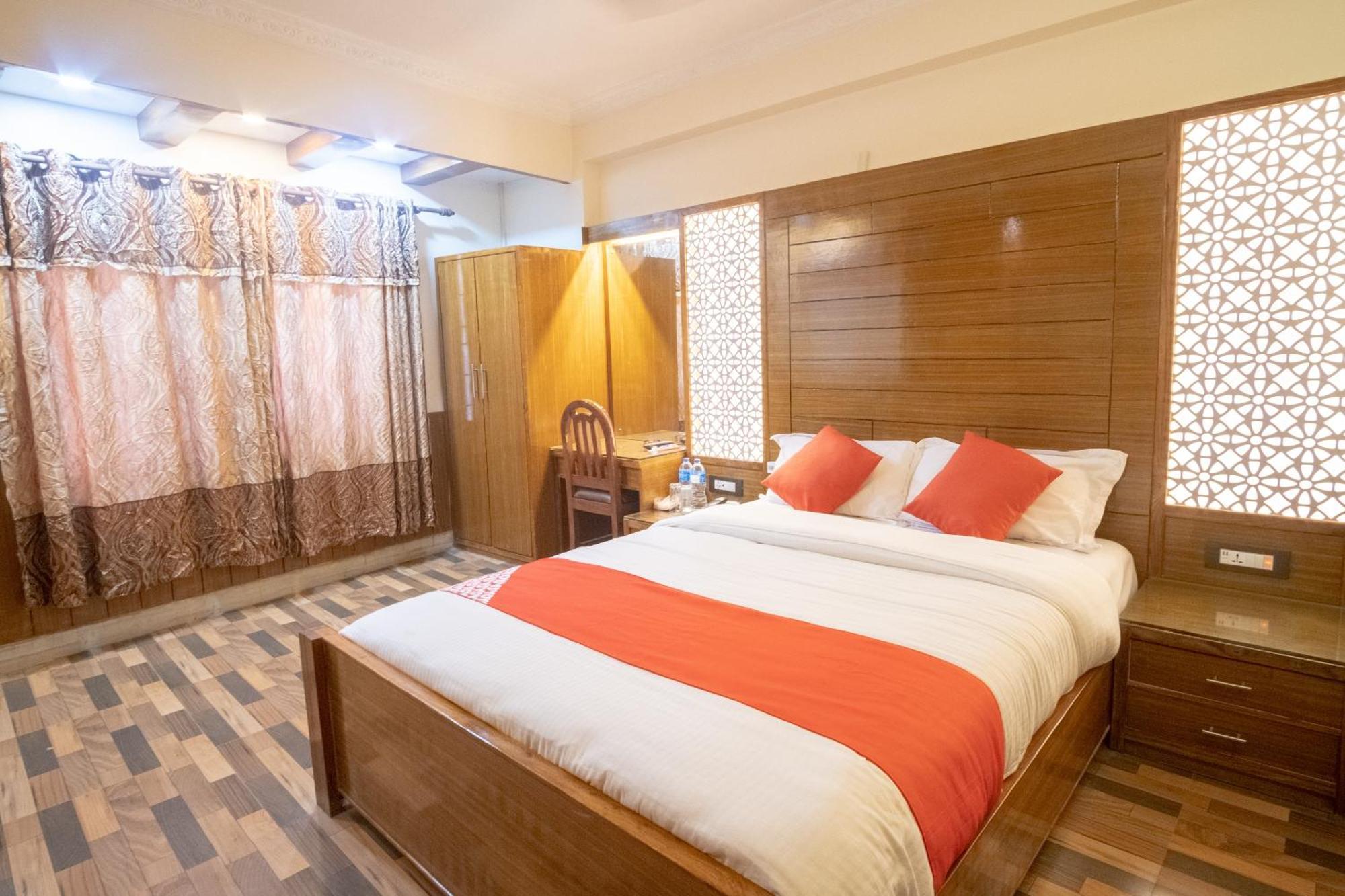 Oyo 304 Hotel Manama Balaju Экстерьер фото