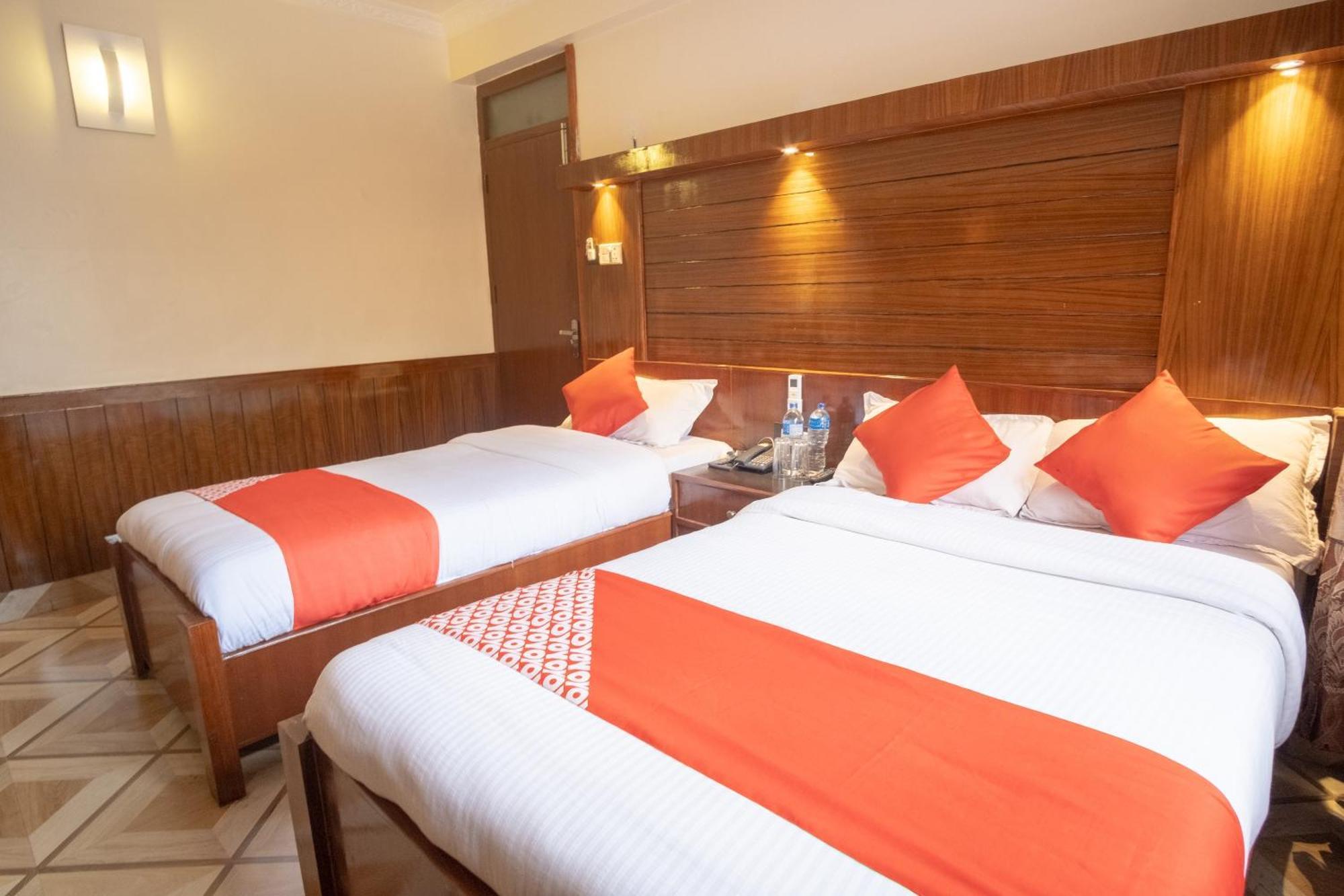 Oyo 304 Hotel Manama Balaju Экстерьер фото