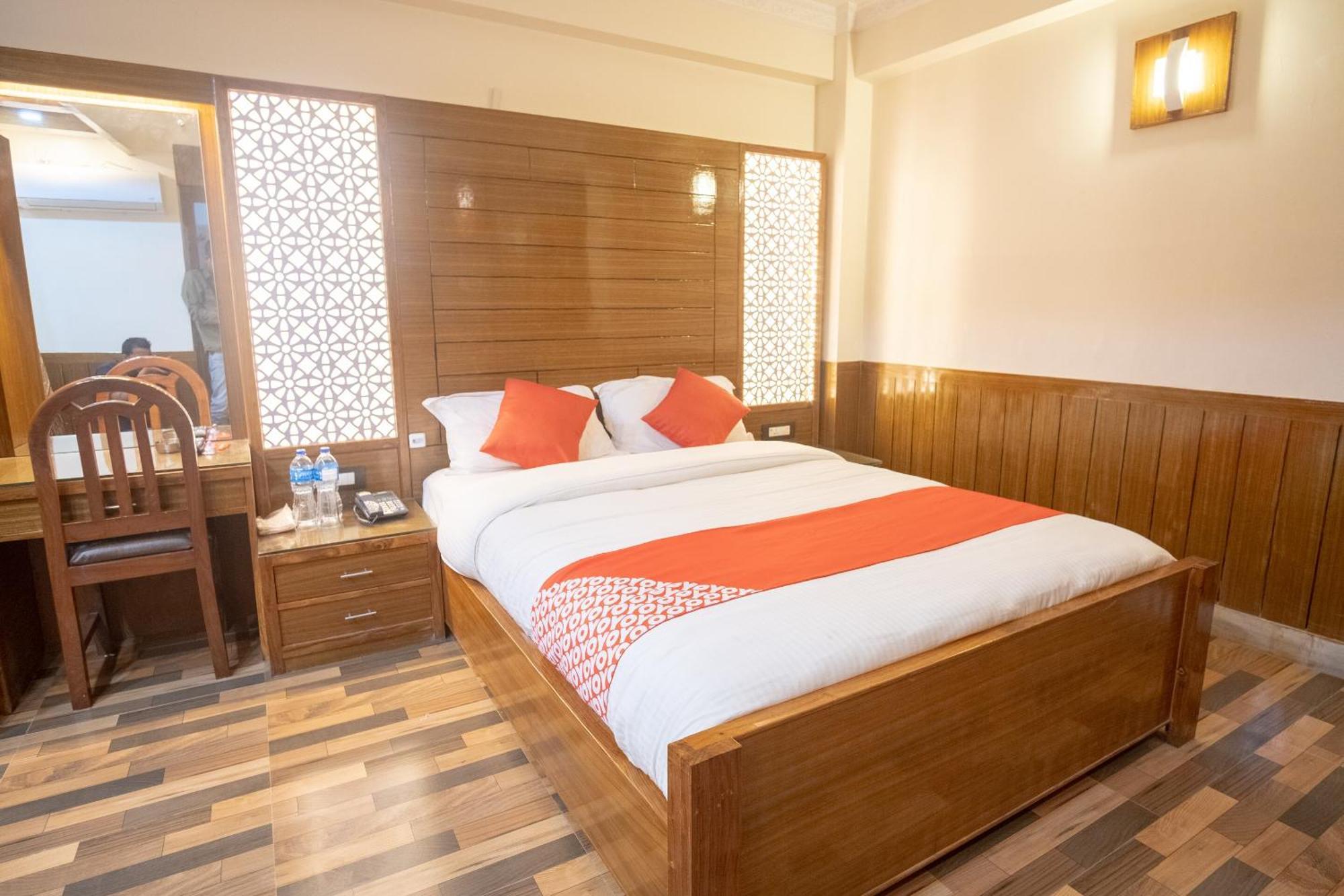 Oyo 304 Hotel Manama Balaju Экстерьер фото