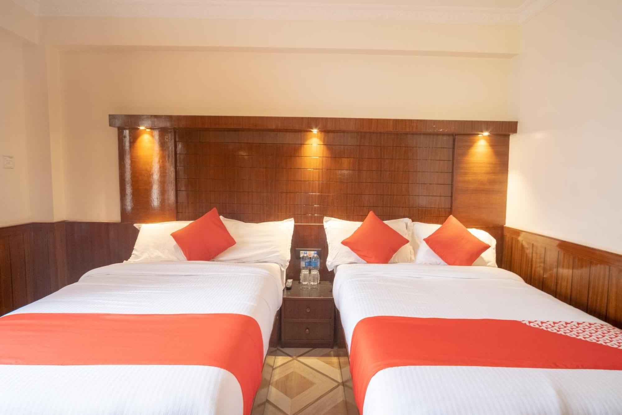 Oyo 304 Hotel Manama Balaju Экстерьер фото