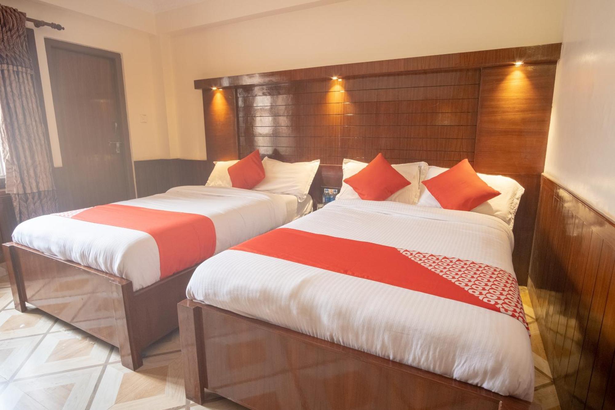 Oyo 304 Hotel Manama Balaju Экстерьер фото