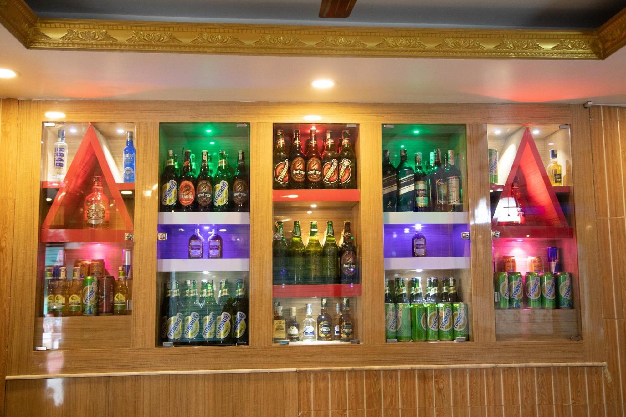 Oyo 304 Hotel Manama Balaju Экстерьер фото