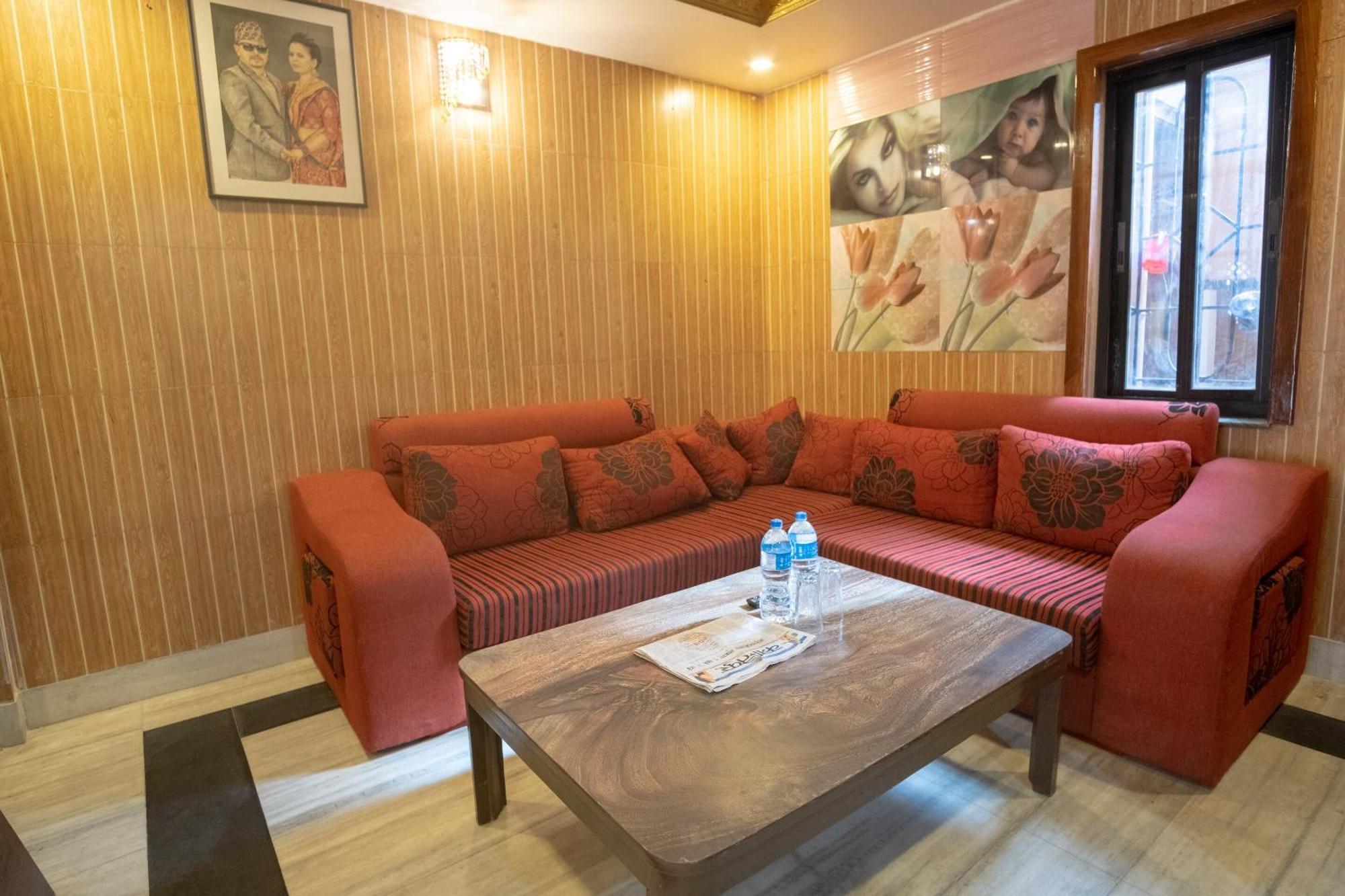Oyo 304 Hotel Manama Balaju Экстерьер фото