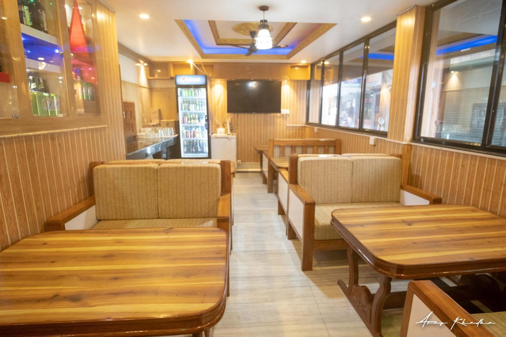 Oyo 304 Hotel Manama Balaju Экстерьер фото
