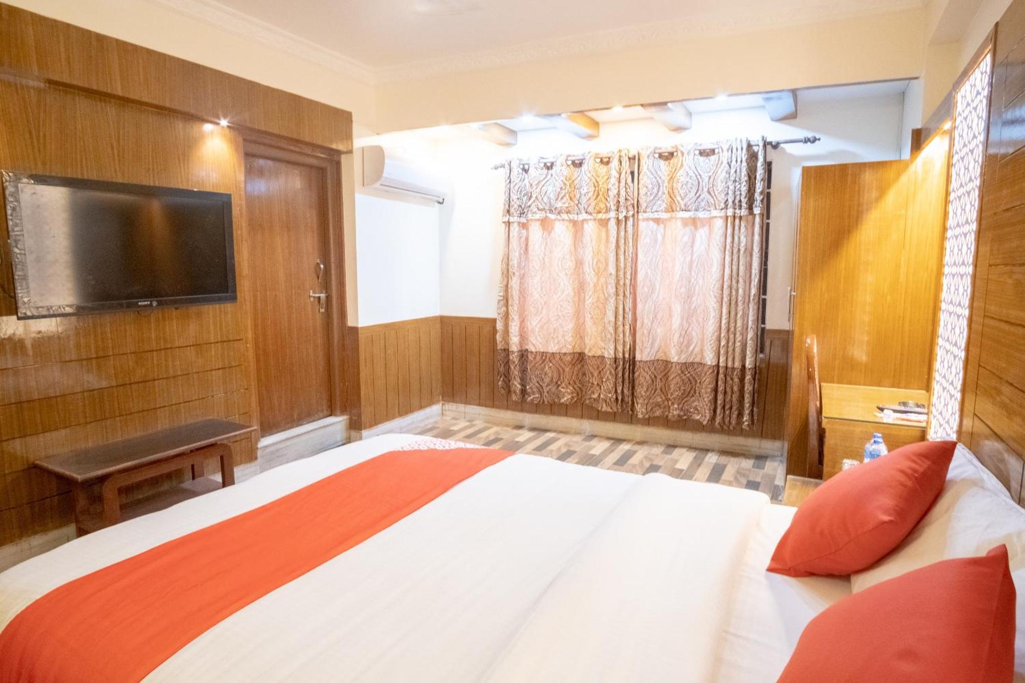 Oyo 304 Hotel Manama Balaju Экстерьер фото