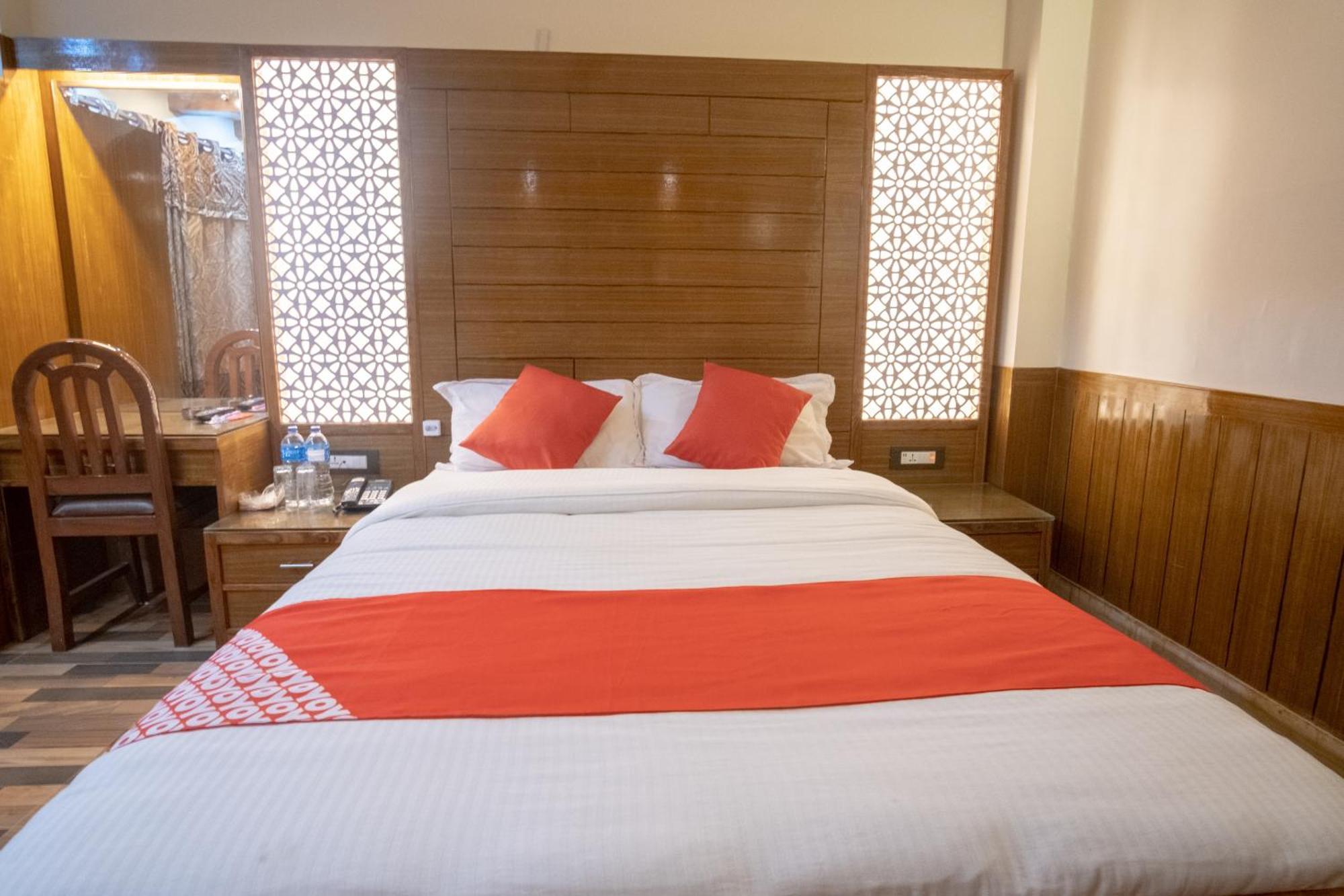 Oyo 304 Hotel Manama Balaju Экстерьер фото