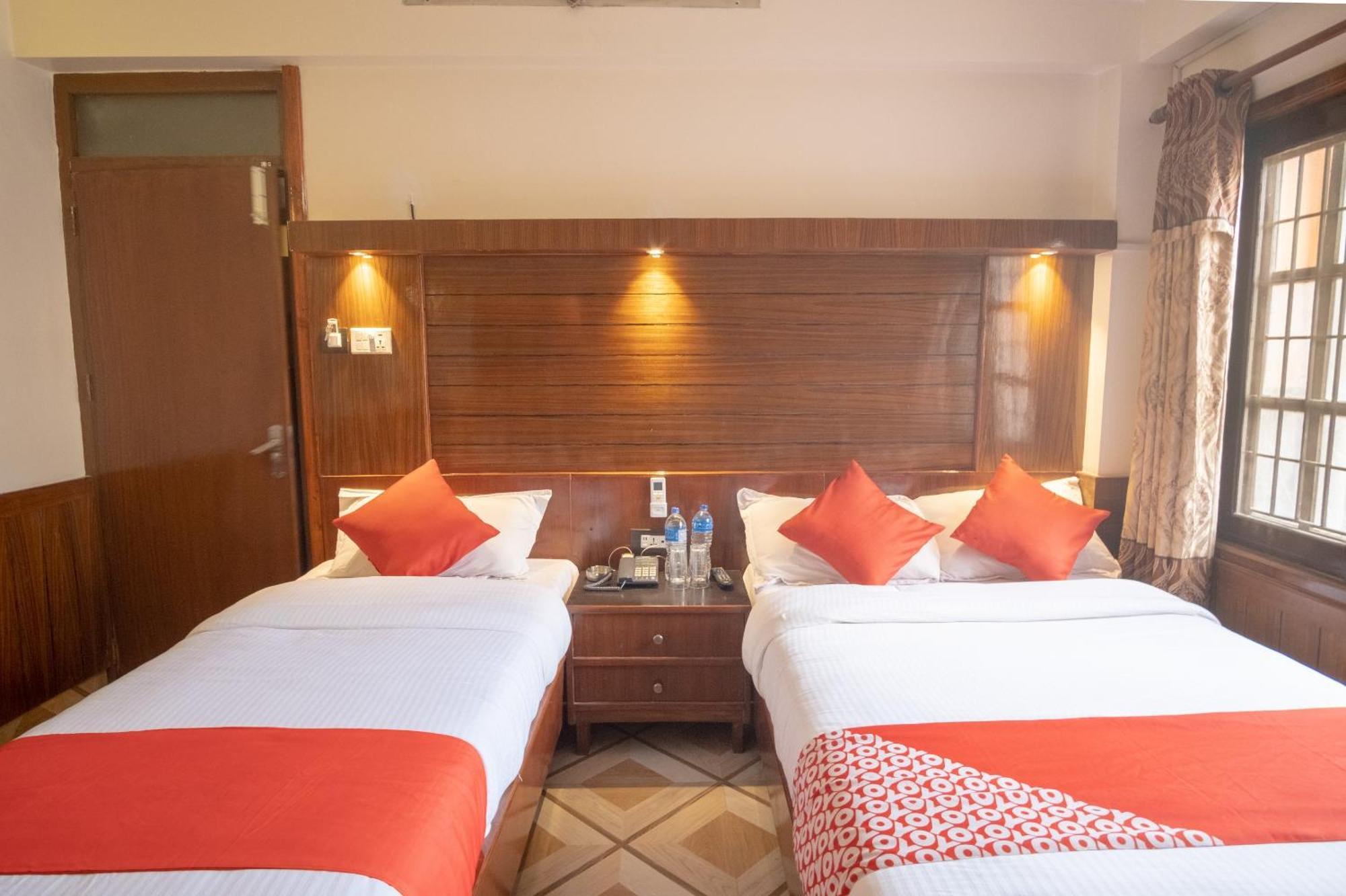 Oyo 304 Hotel Manama Balaju Экстерьер фото