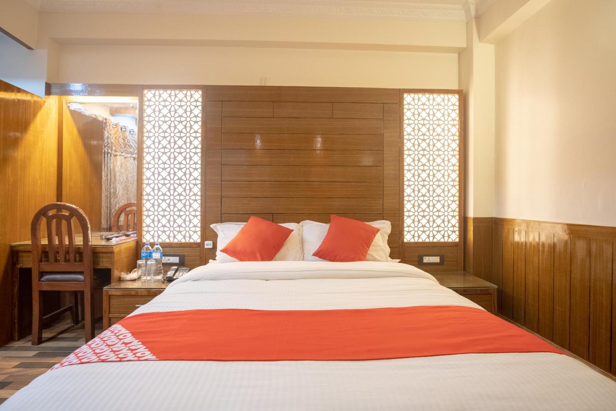 Oyo 304 Hotel Manama Balaju Экстерьер фото